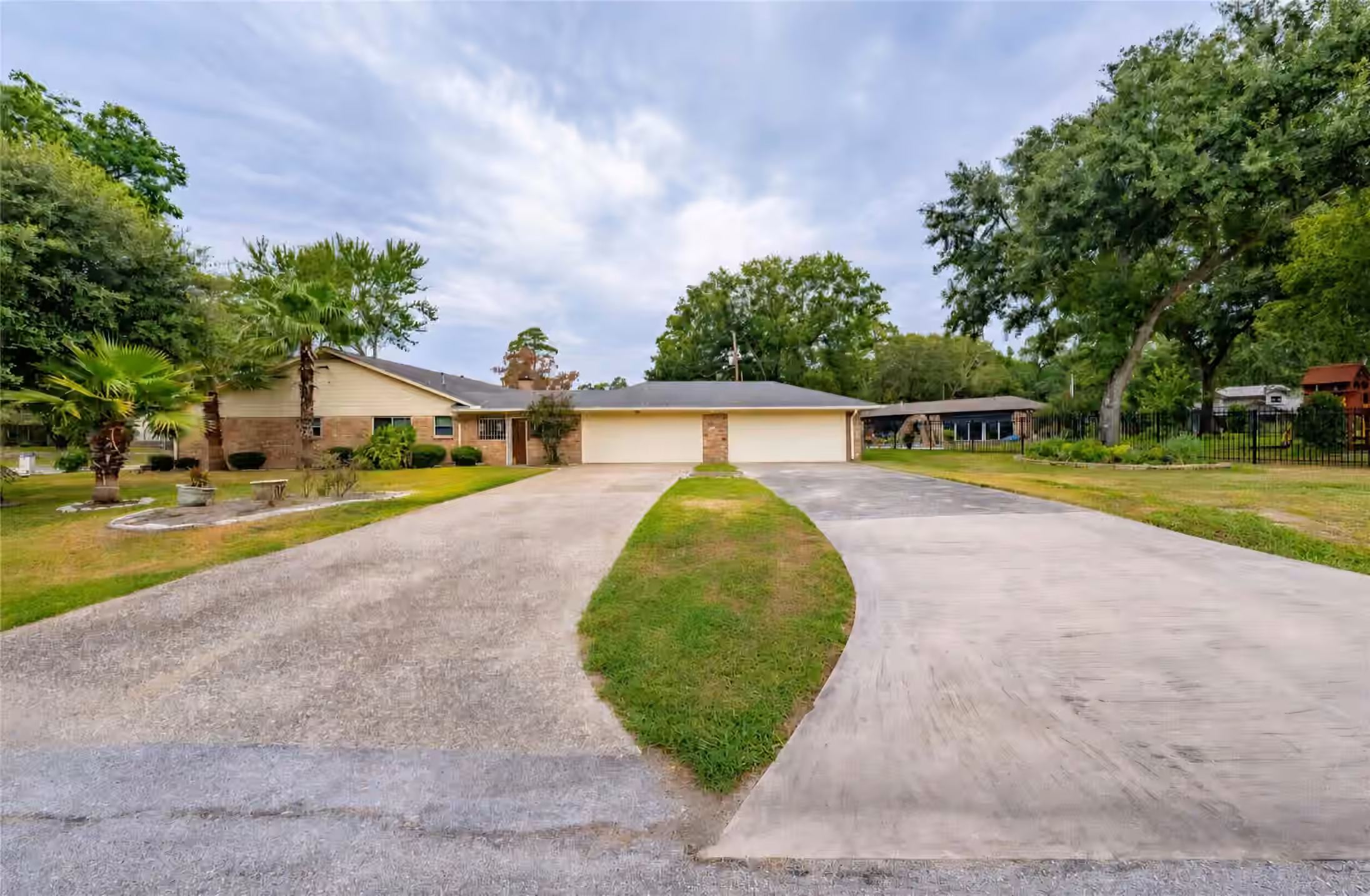 Photo 3 of 19202 Casper Drive, Spring, TX