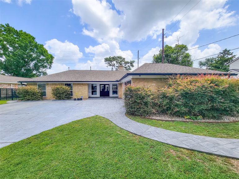 Photo 2 of 12326 Gaylawood Drive, Houston, TX
