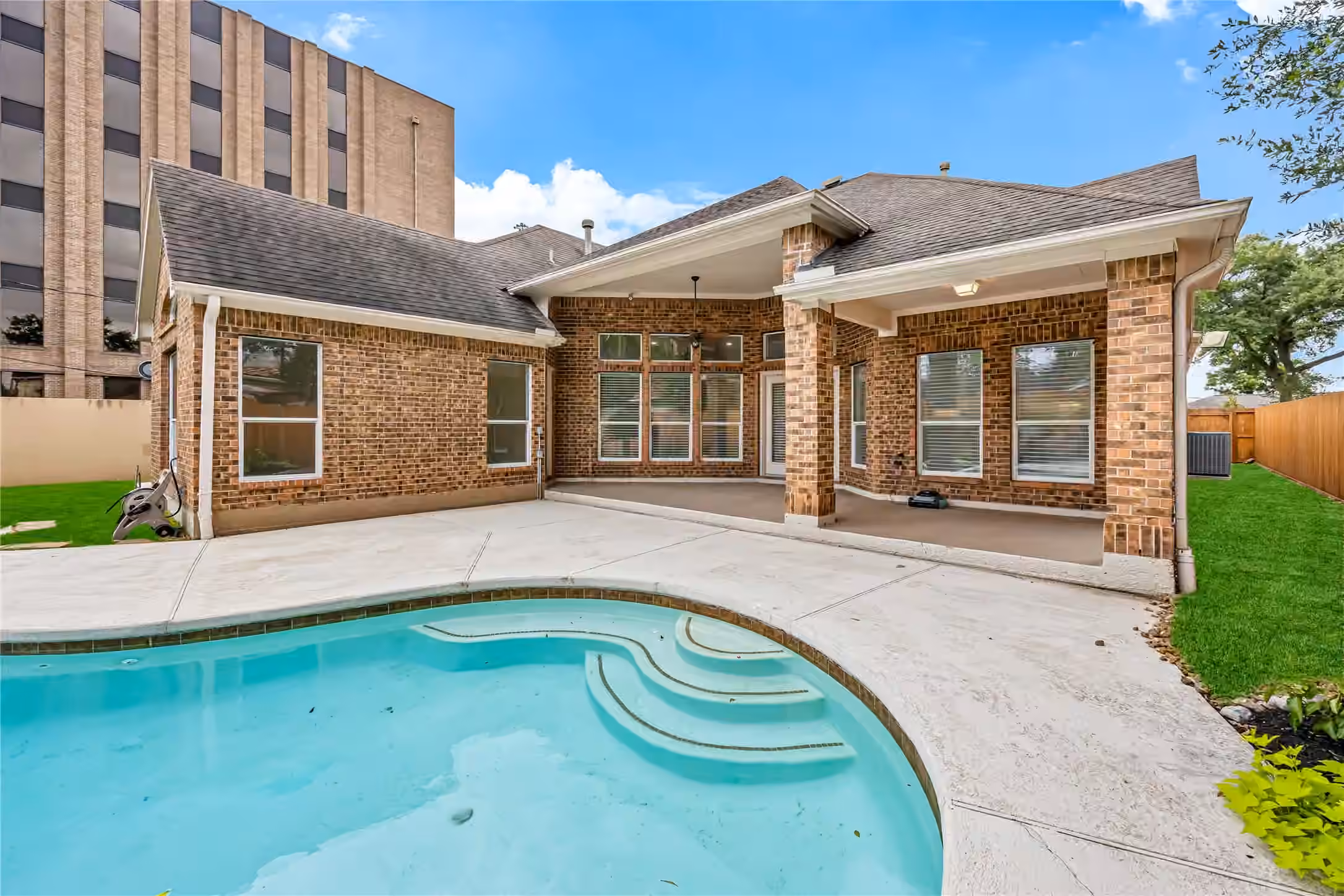 Photo 3 of 4629 Oakdale Street, Bellaire, TX