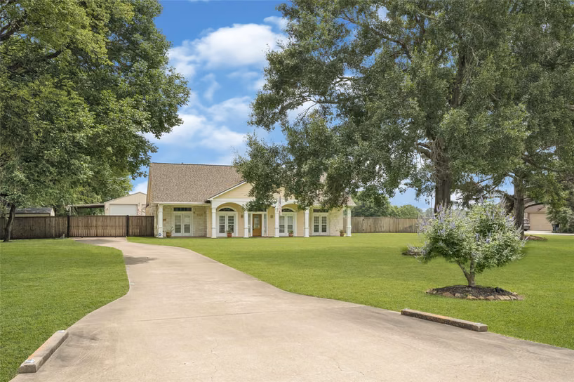 Photo 3 of 13514 Jbk Memorial Drive, Willis, TX
