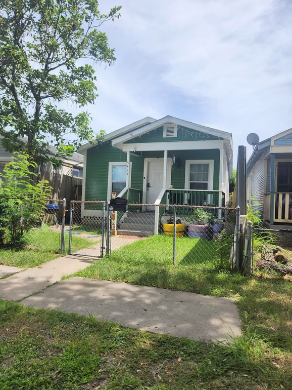 Photo 2 of 5417 Avenue M, Galveston, TX