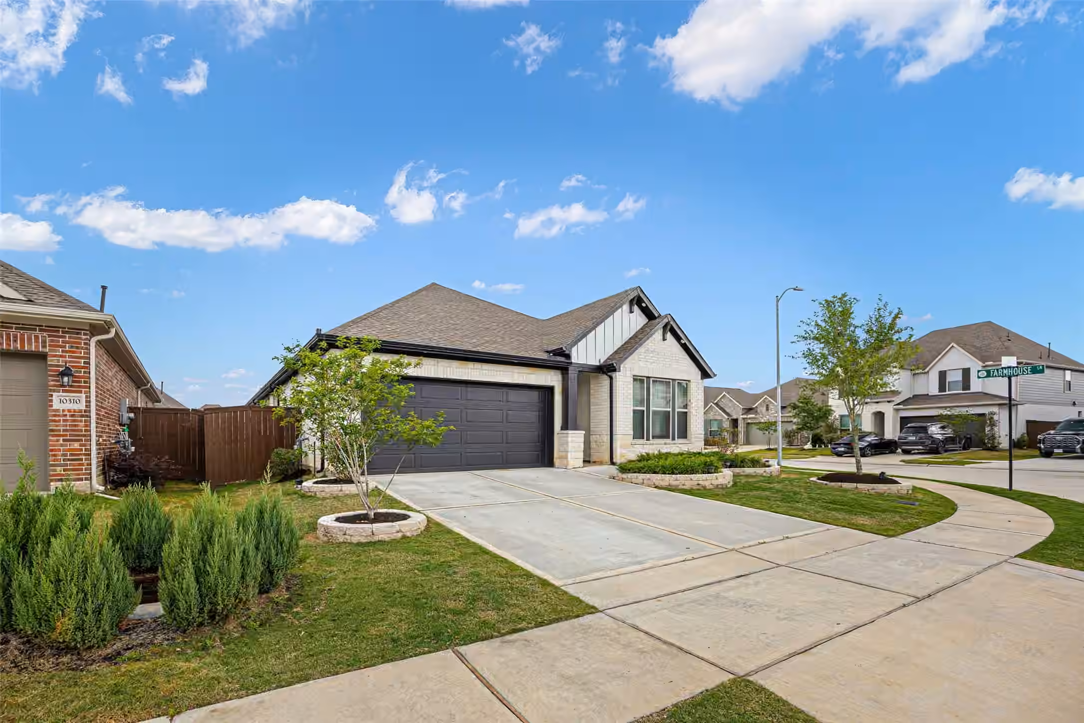 Photo 2 of 10306 Hay Meadow Drive, Iowa Colony, TX