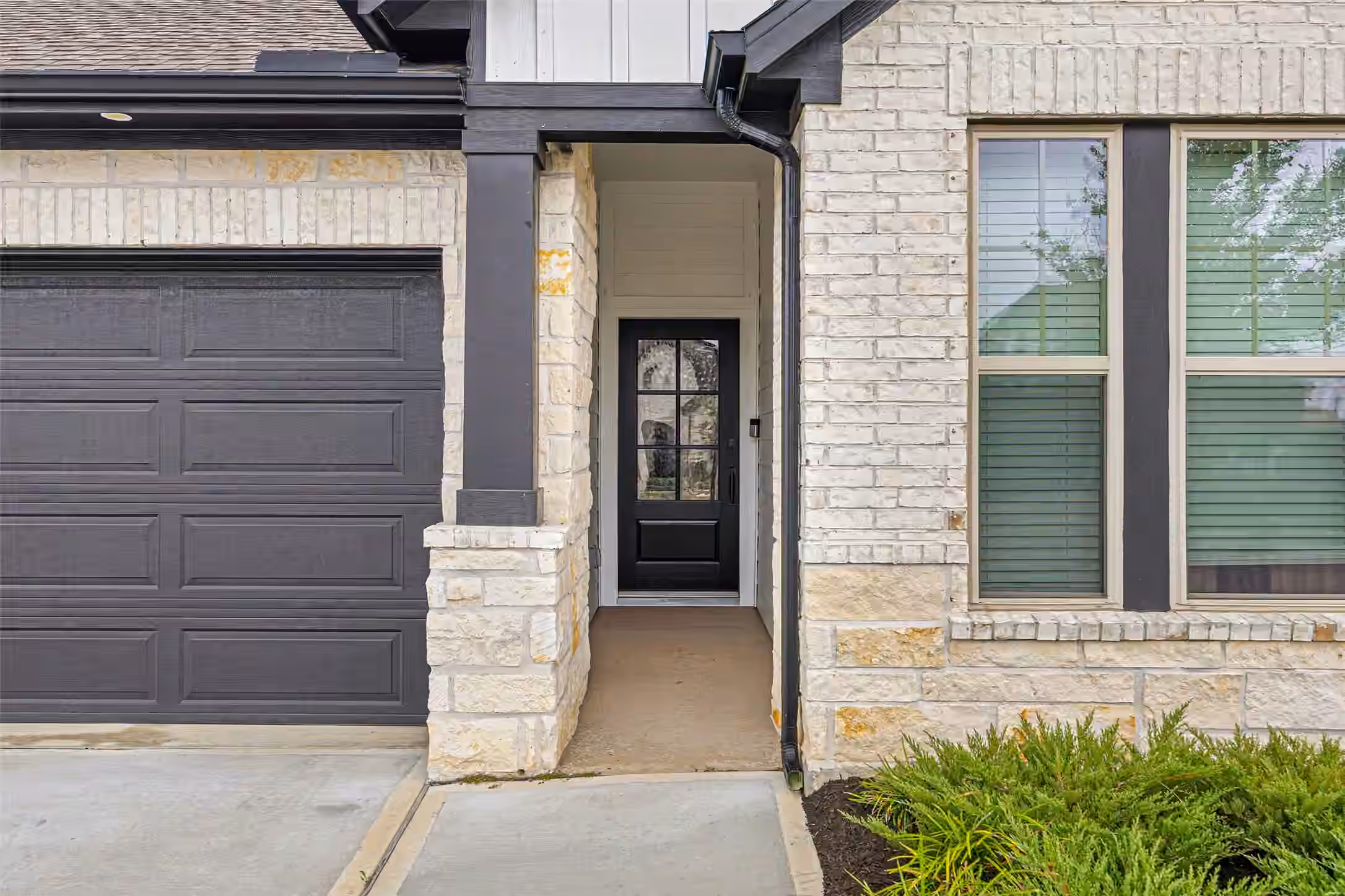Photo 5 of 10306 Hay Meadow Drive, Iowa Colony, TX