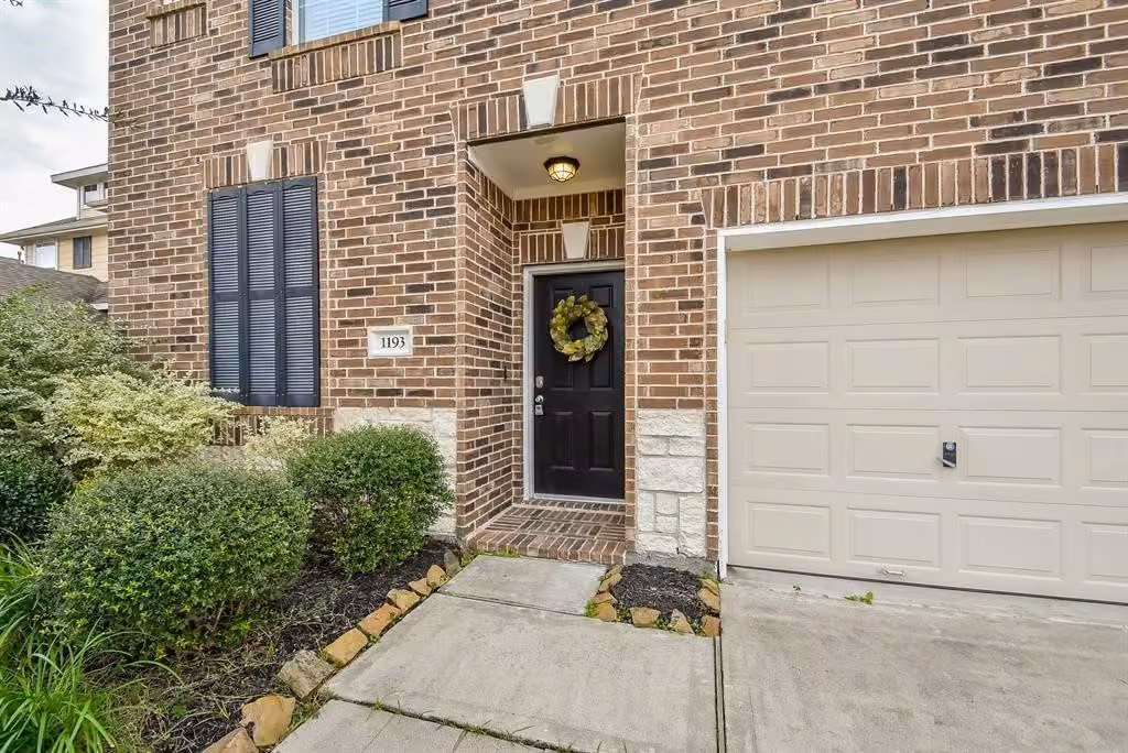 Photo 2 of 1193 Stallion Ridge, Alvin, TX
