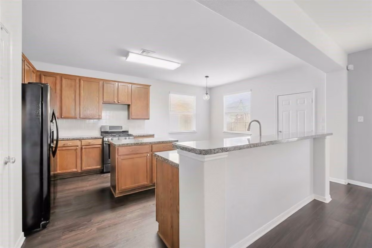 Photo 5 of 1193 Stallion Ridge, Alvin, TX