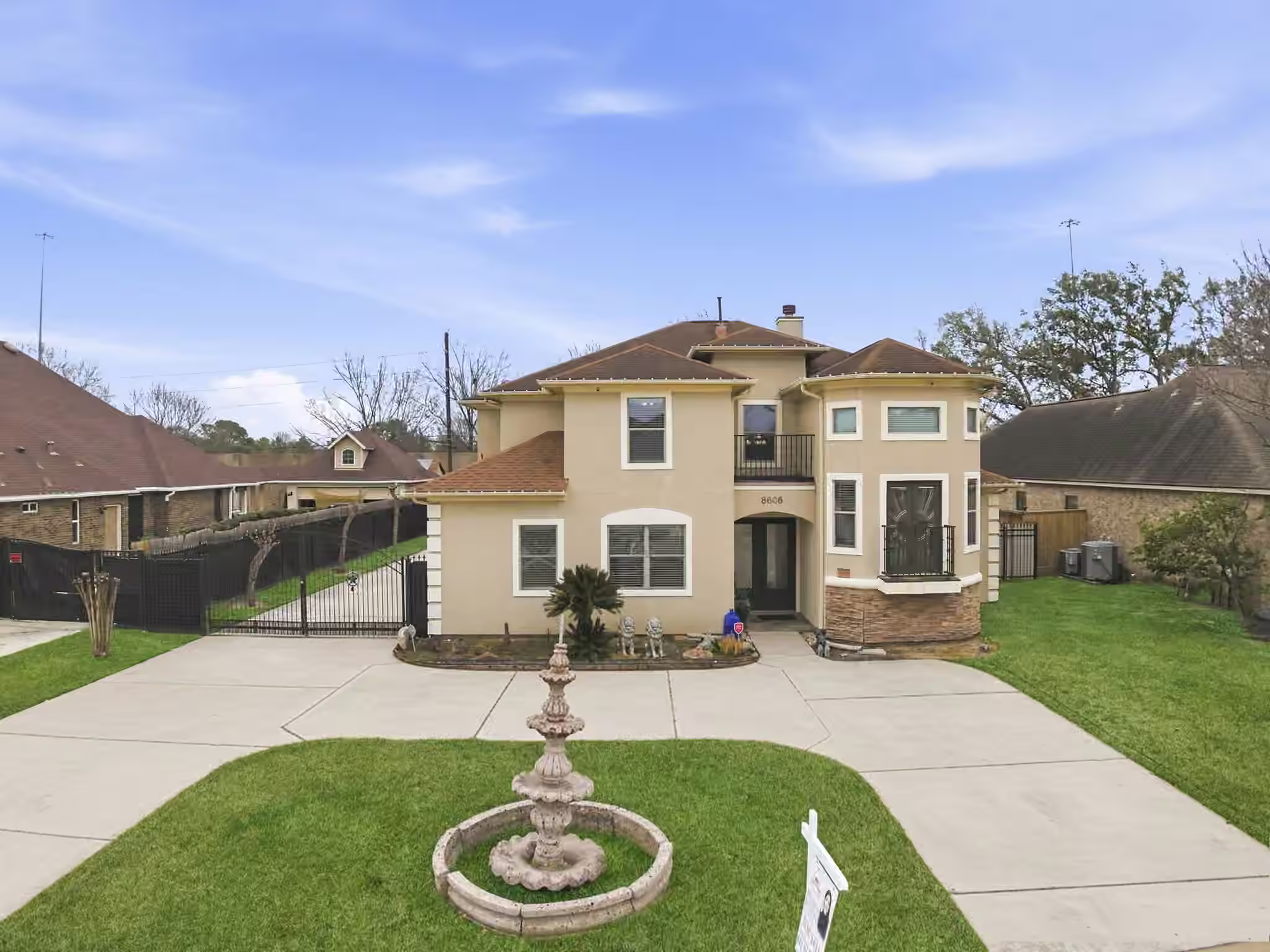 Photo 7 of 8606 Argentina St, Jersey Village, TX