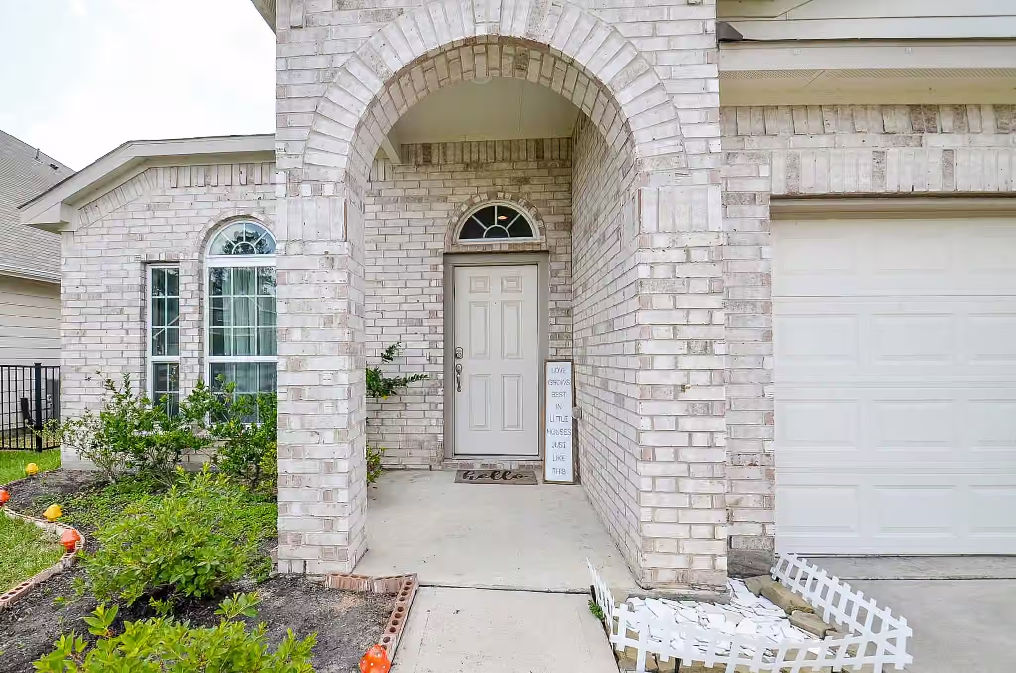Photo 2 of 279 Shoreview Drive, Conroe, TX