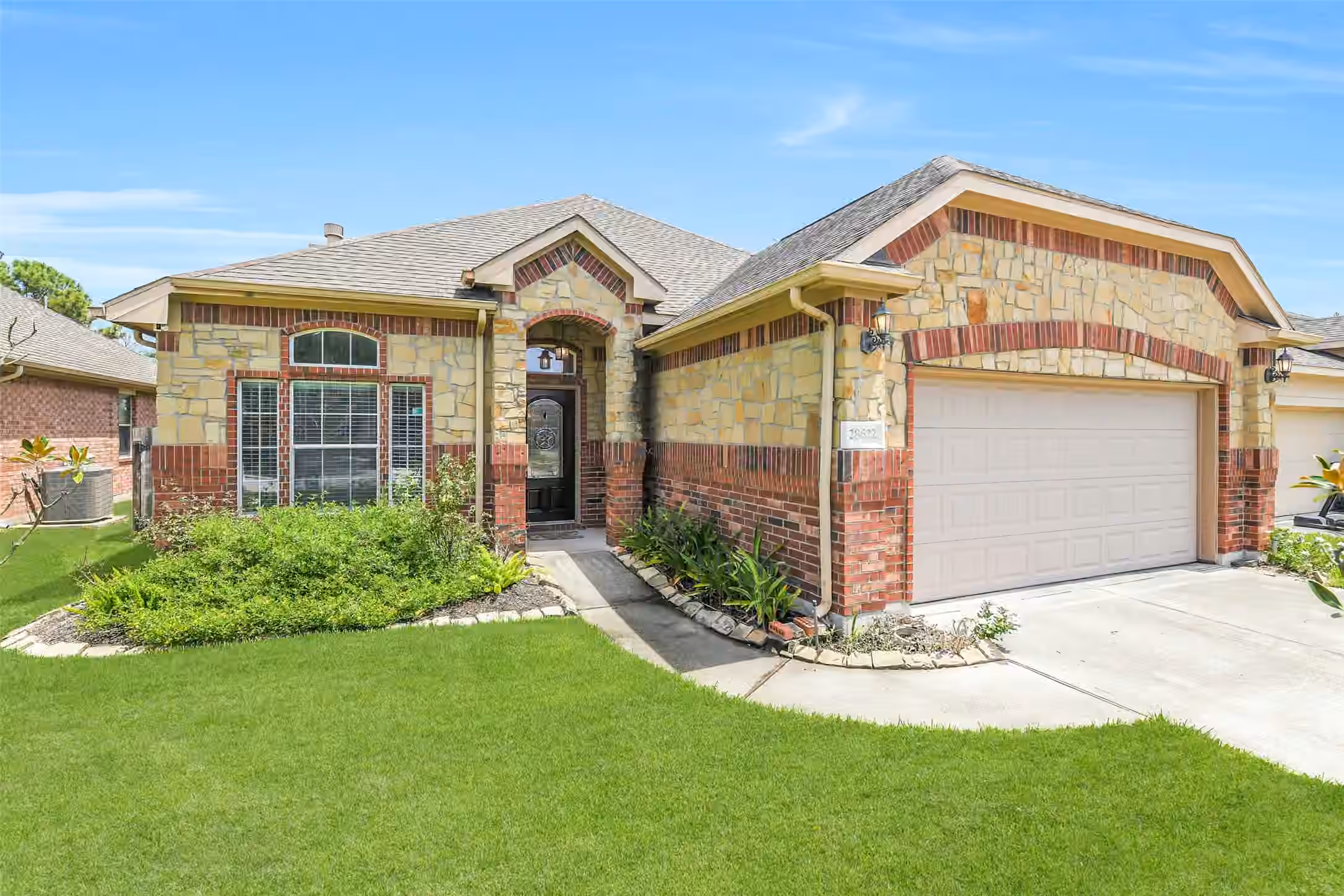 Photo 3 of 28622 Lockeridge Springs Drive, Spring, TX