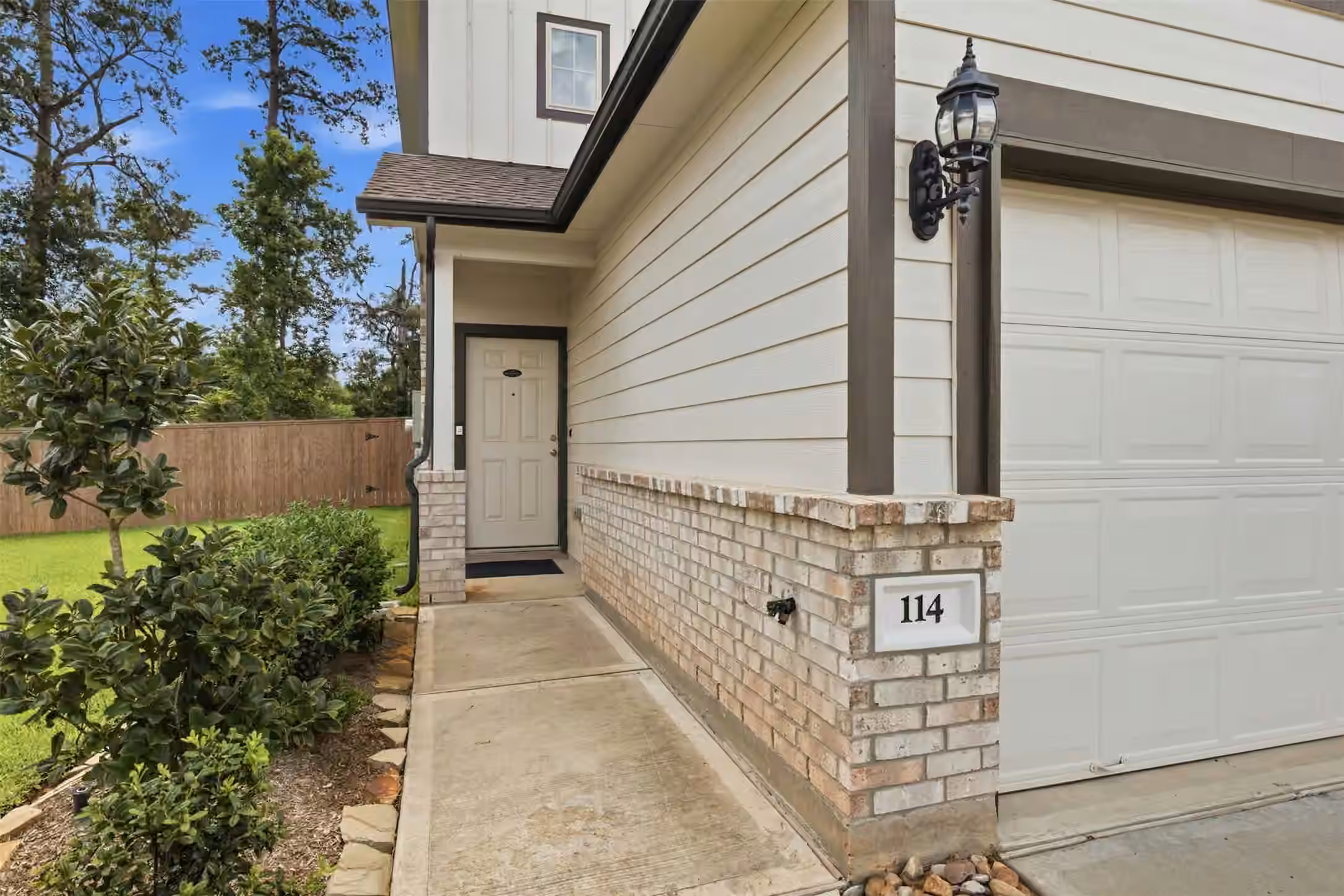 Photo 3 of 114 Skyshine Court, Conroe, TX