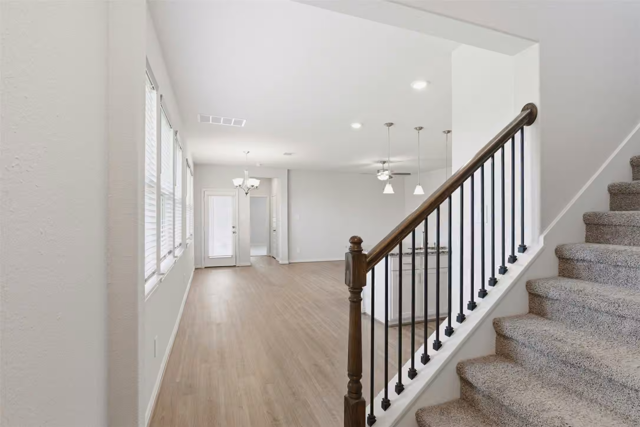 Photo 4 of 114 Skyshine Court, Conroe, TX