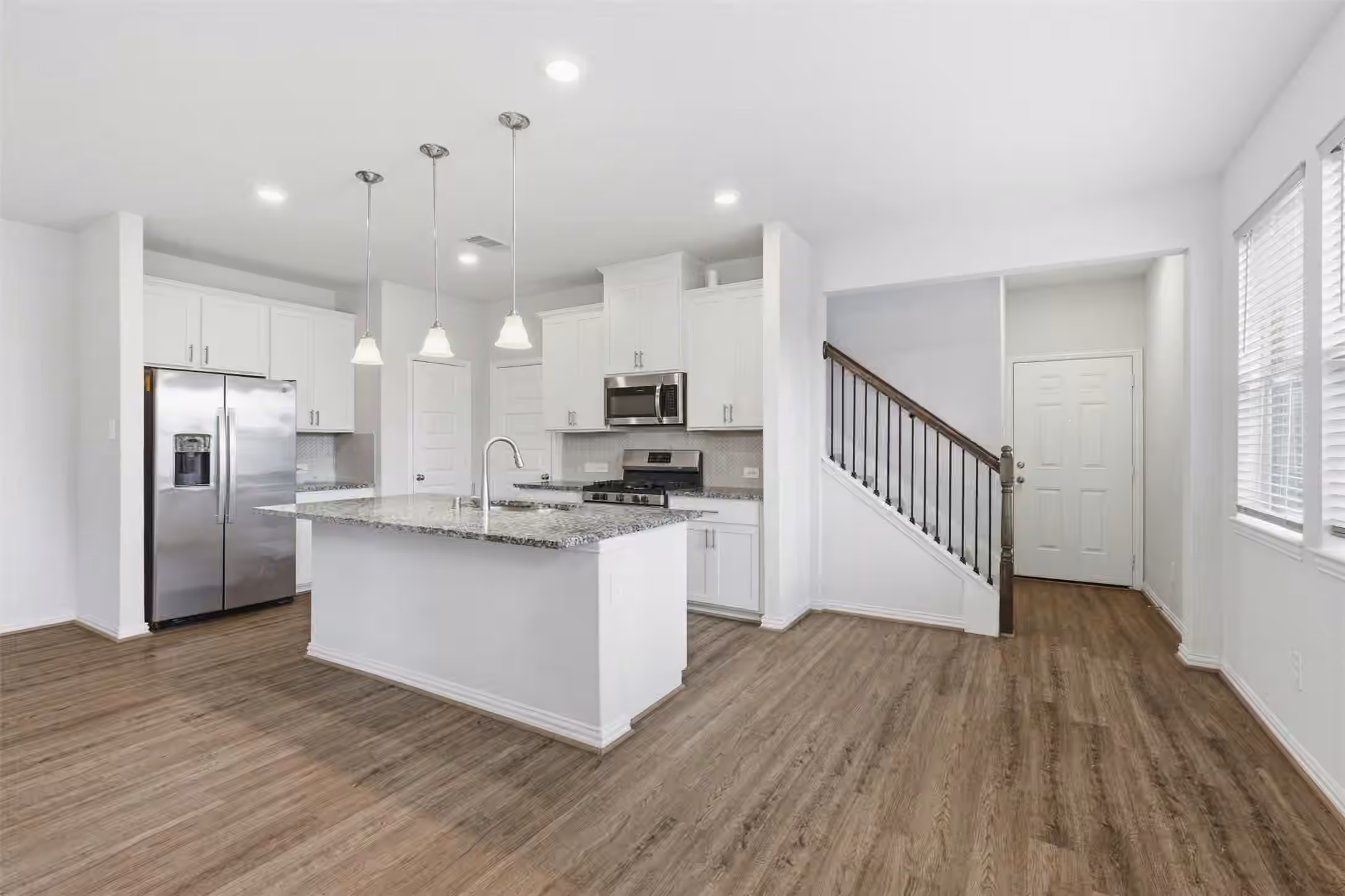 Photo 7 of 114 Skyshine Court, Conroe, TX