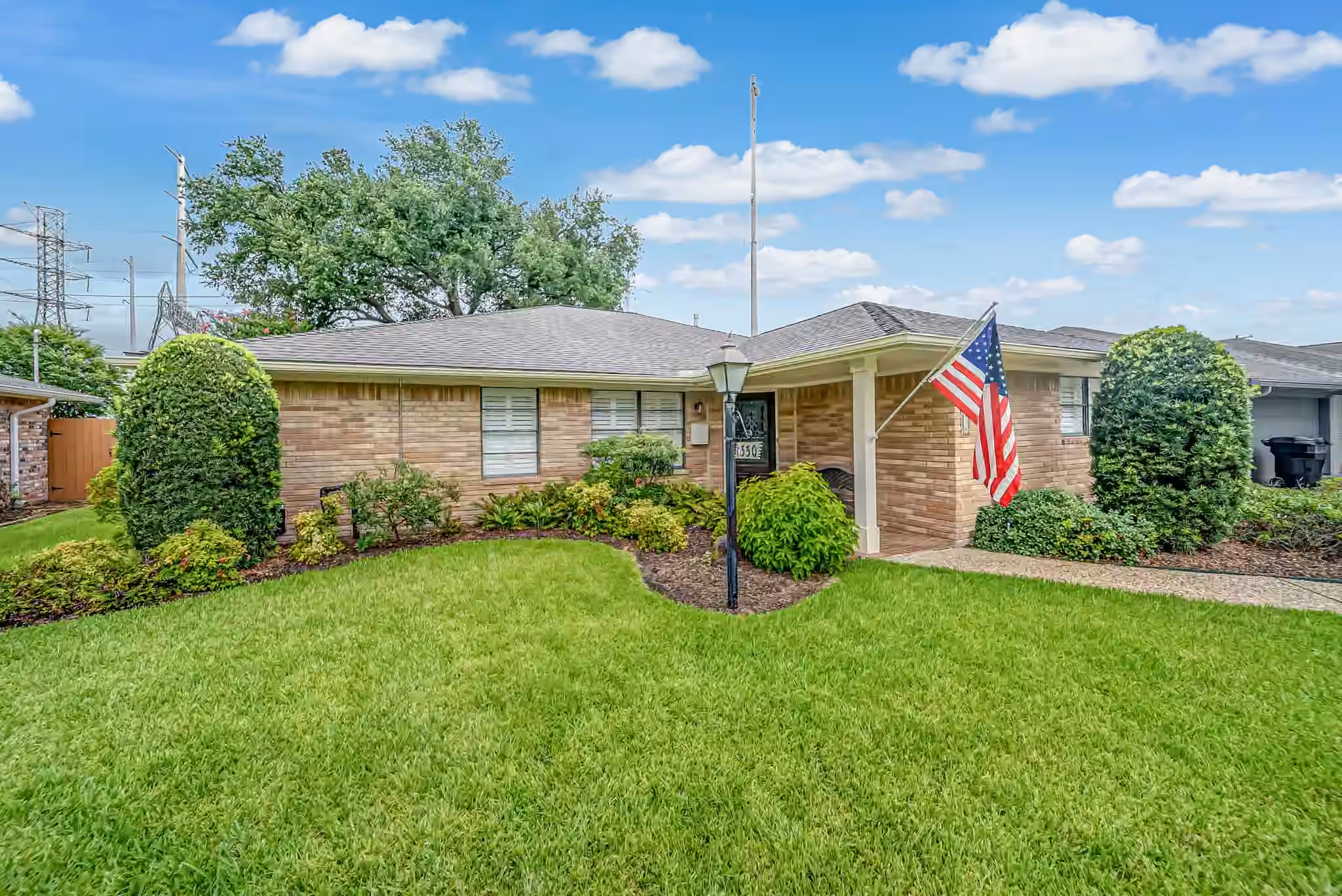 Photo of 1330 Foxwood Road, Houston, TX