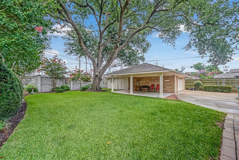 Photo 5 of 1330 Foxwood Road, Houston, TX
