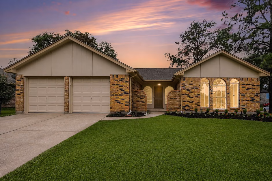 Photo of 3810 Clover Drive, Alvin, TX 77511