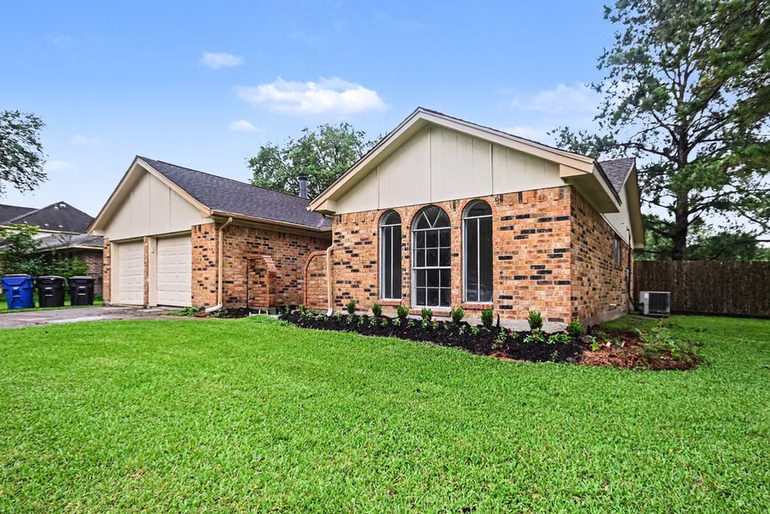 Photo 7 of 3810 Clover Drive, Alvin, TX