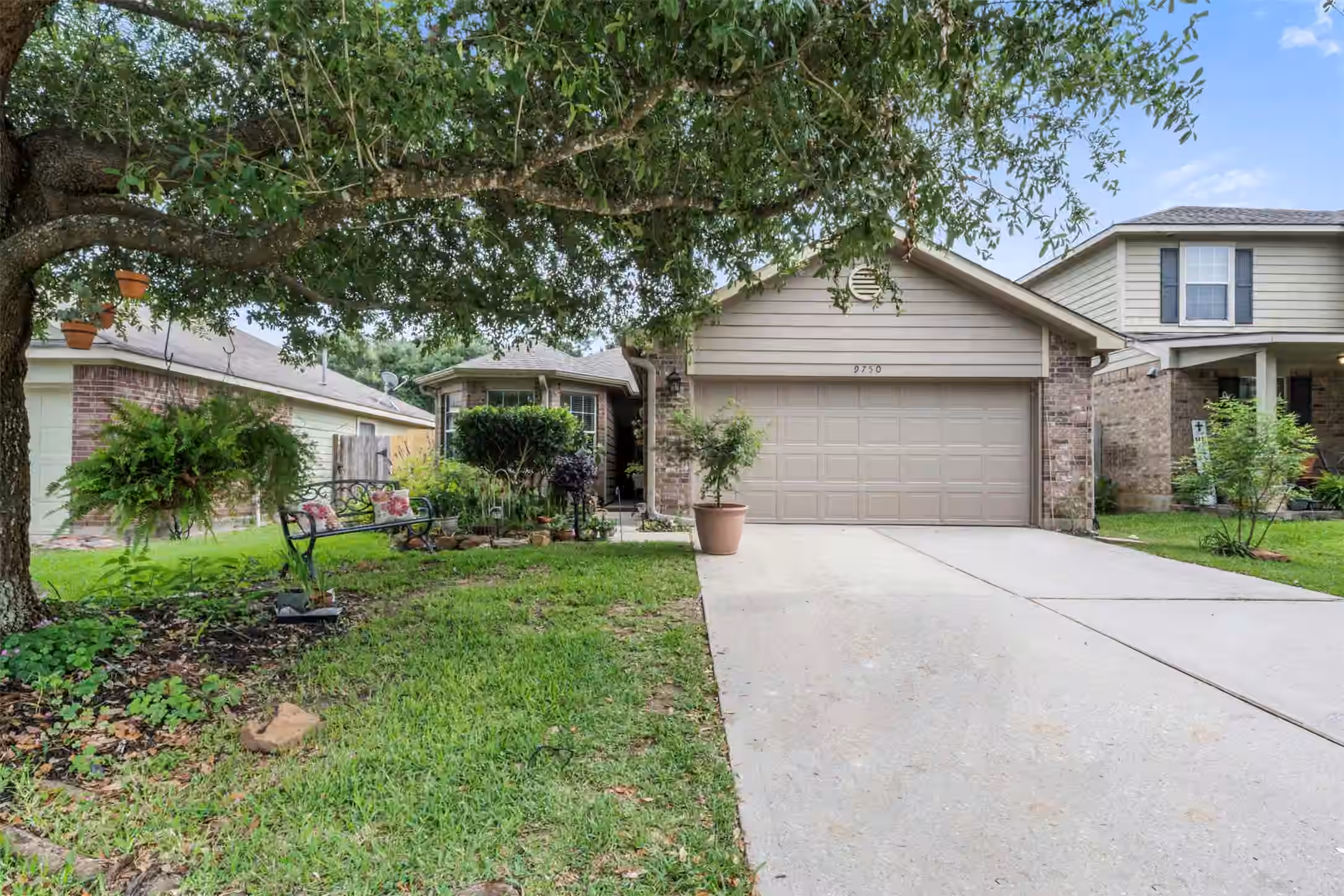Photo 2 of 9750 Gulfstream Drive, Conroe, TX
