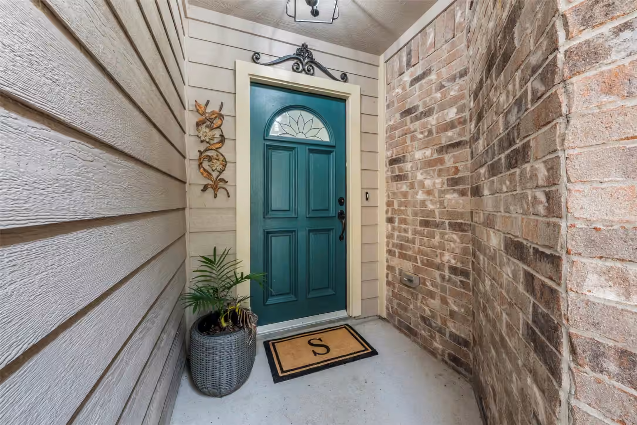 Photo 3 of 9750 Gulfstream Drive, Conroe, TX