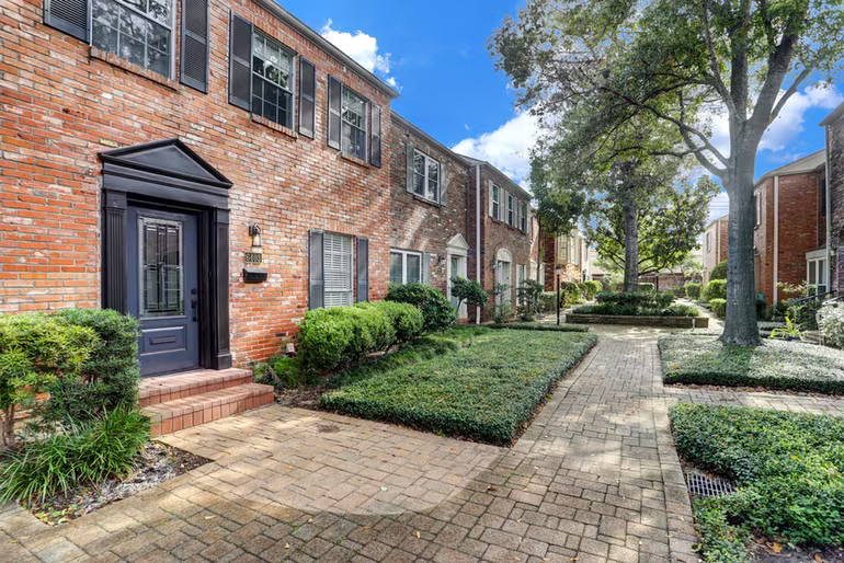 Photo 2 of 6403 Burgoyne Road 7, Houston, TX