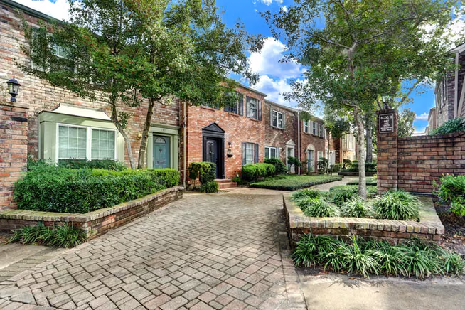 Photo 3 of 6403 Burgoyne Road 7, Houston, TX