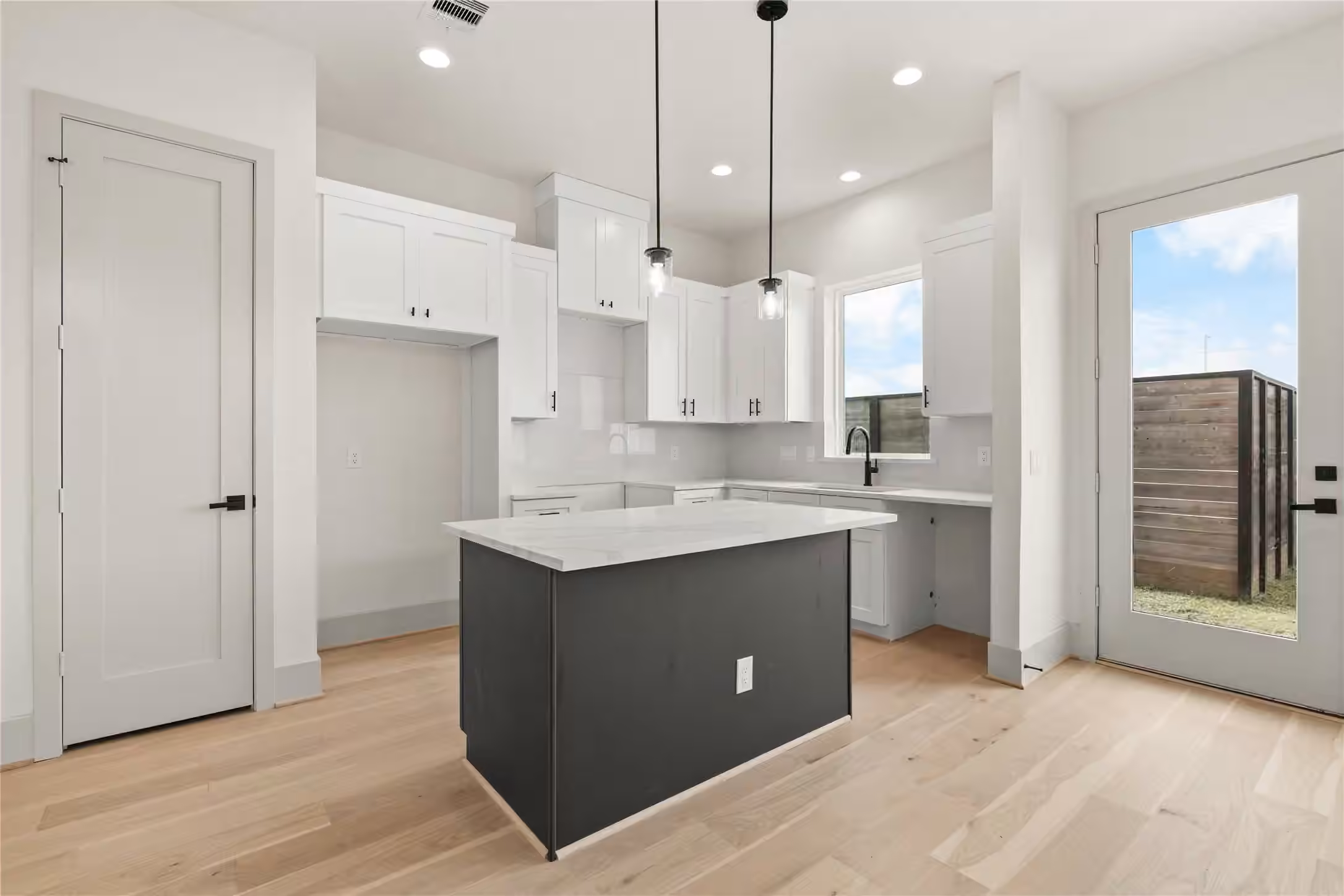 Photo 5 of 4012 Buffalo Moon Drive, Houston, TX