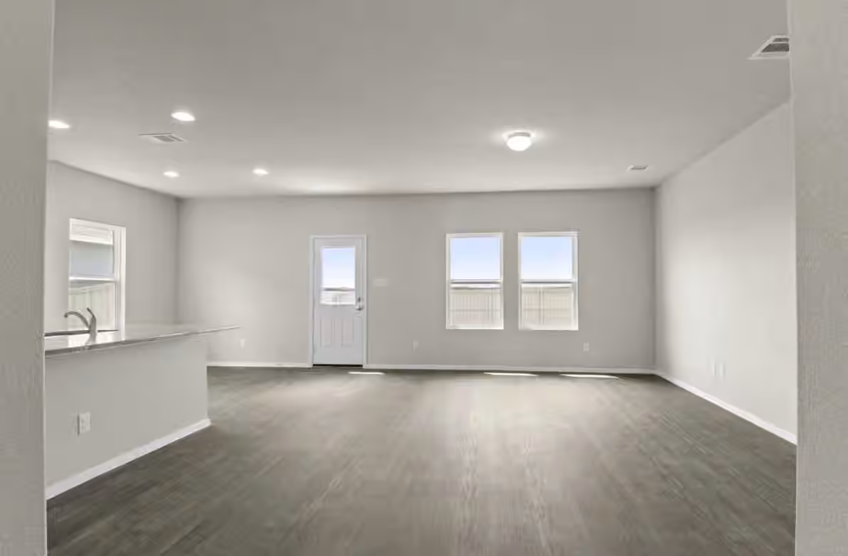 Photo 5 of 4614 Coral Bean Street, Pinehurst, TX