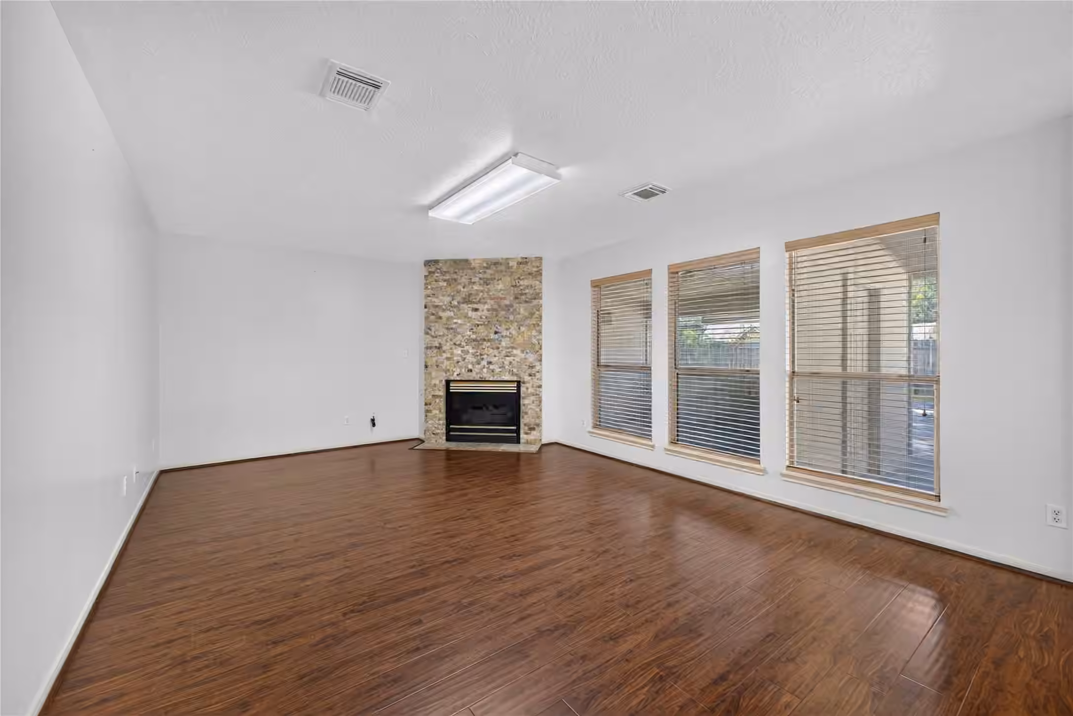 Photo 4 of 102 Lissa Lane, Sugar Land, TX