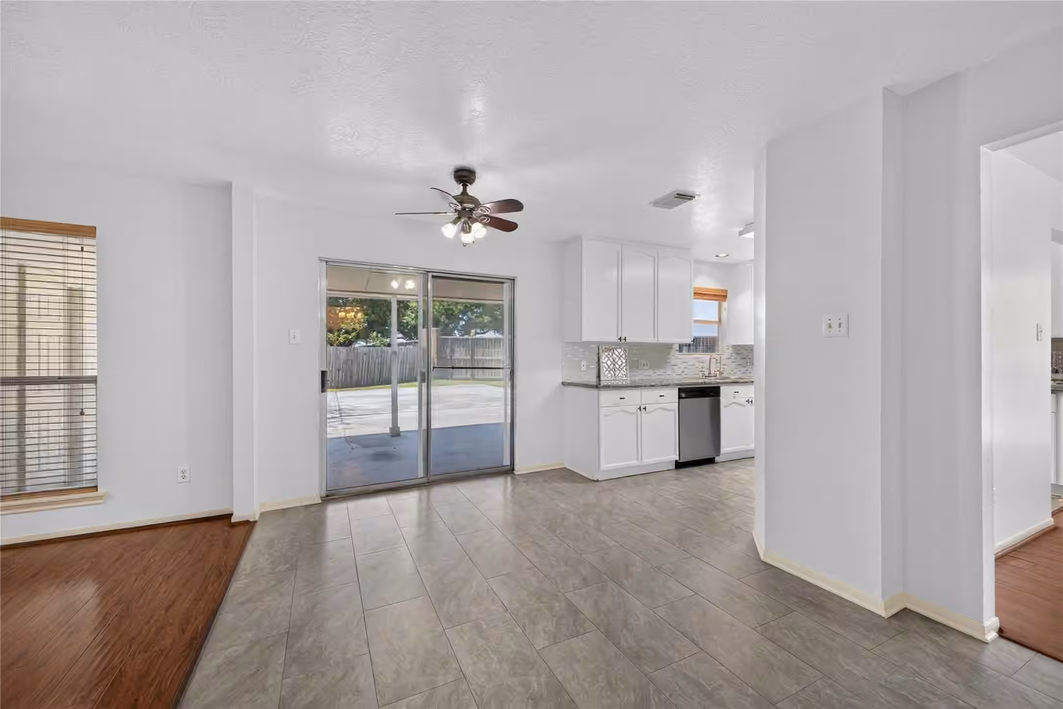 Photo 5 of 102 Lissa Lane, Sugar Land, TX