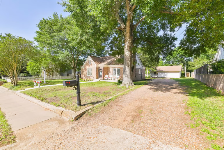 Photo 3 of 802 S Day Street, Brenham, TX