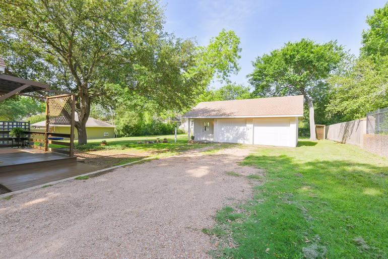 Photo 6 of 802 S Day Street, Brenham, TX