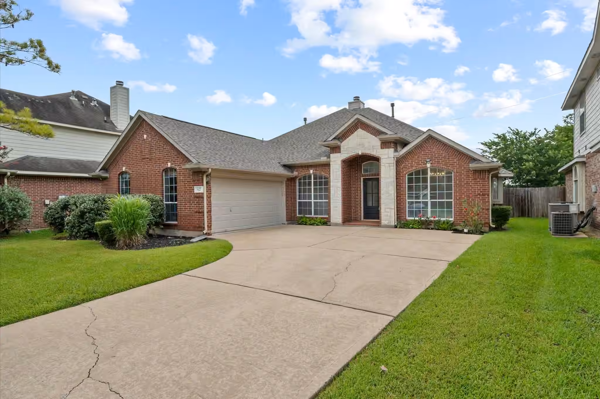 Photo 2 of 5627 Carta Valley Lane, Richmond, TX