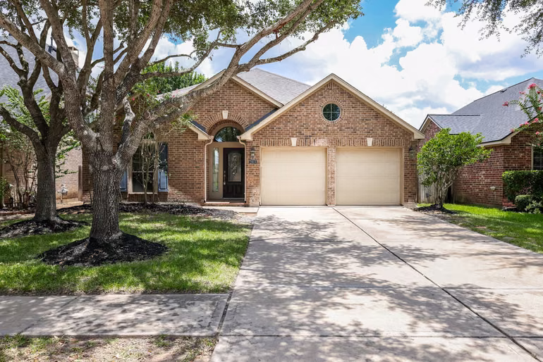 Photo 3 of 2919 Chalet Knolls Lane, Katy, TX