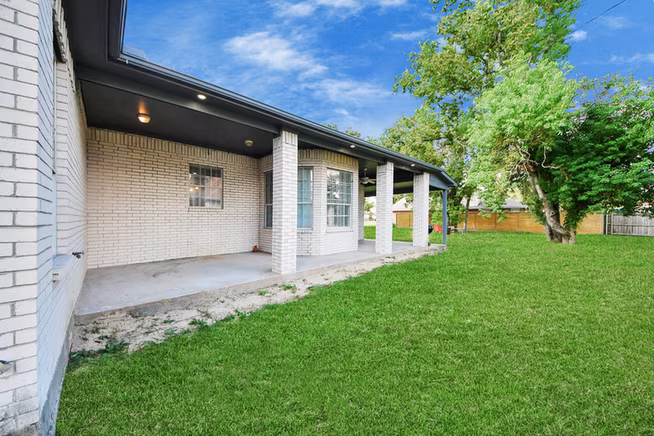 Photo 3 of 3749 Kilkenny Drive, Houston, TX