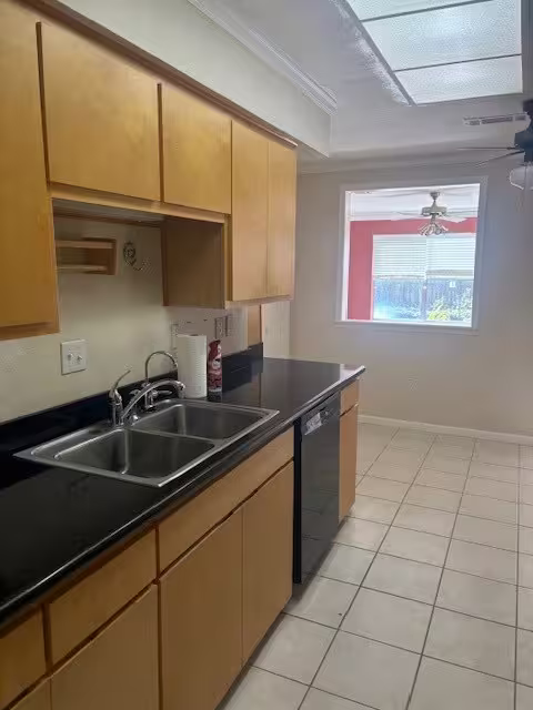 Photo 4 of 2023 Westlake Road, Houston, TX