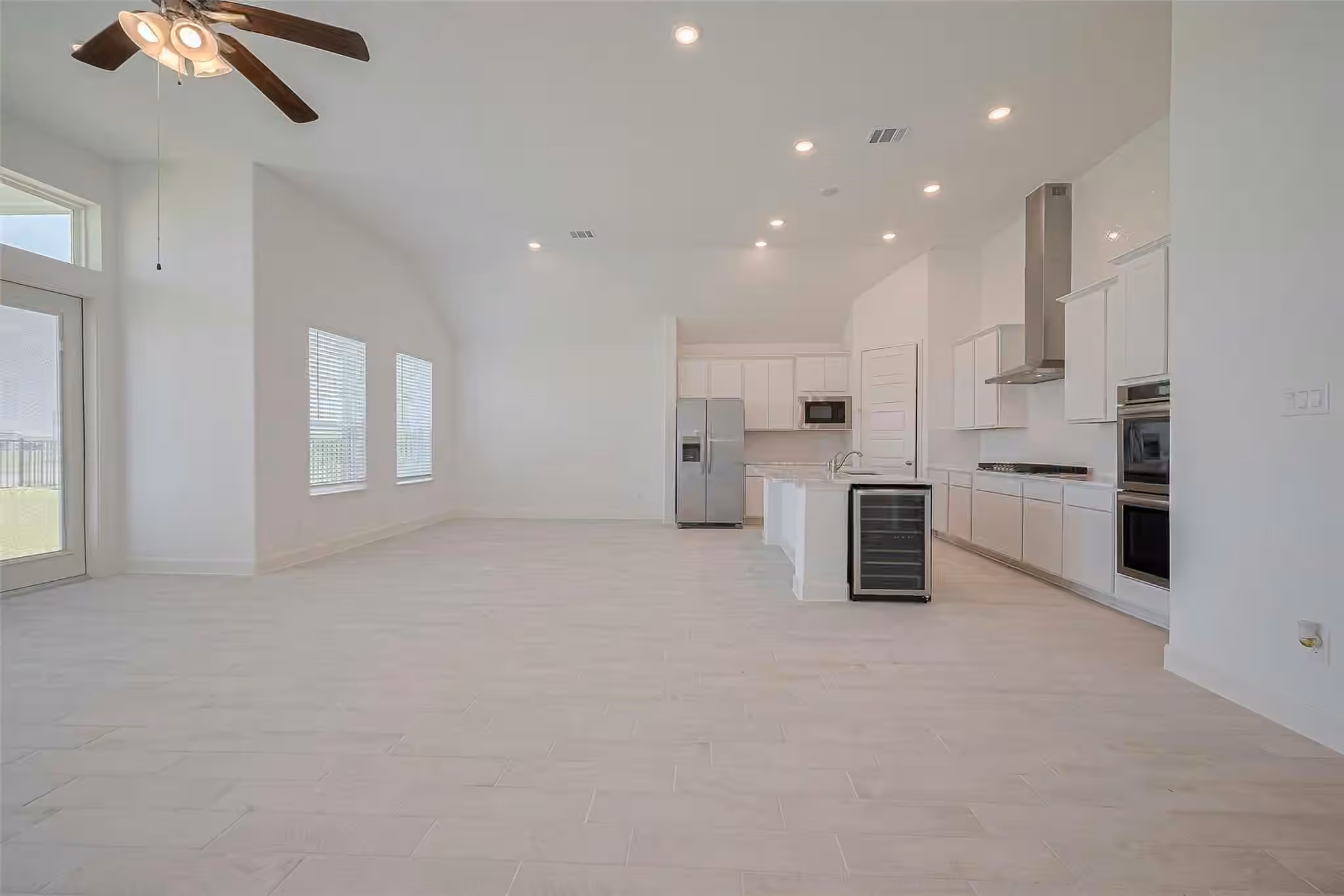Photo 5 of 2911 Golden Isle Drive, Texas City, TX