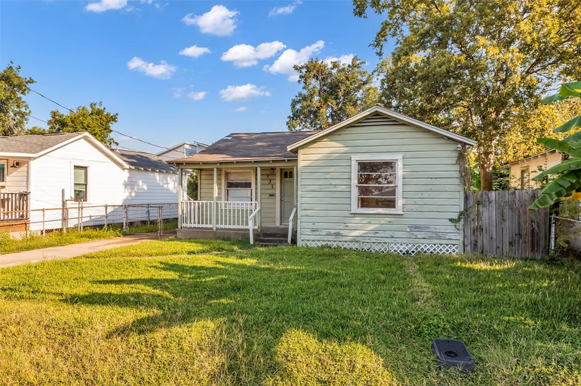 Photo 4 of 131 E 31st 1/2 Street, Houston, TX