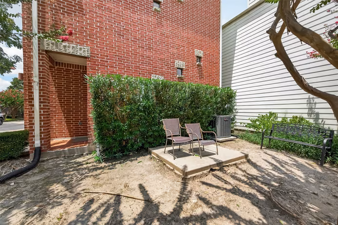 Photo 2 of 5653 Pine Street, Houston, TX