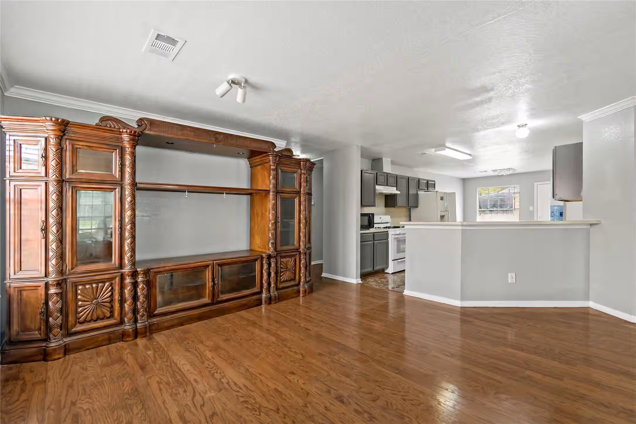 Photo 3 of 8003 Swiftwater Lane, Houston, TX