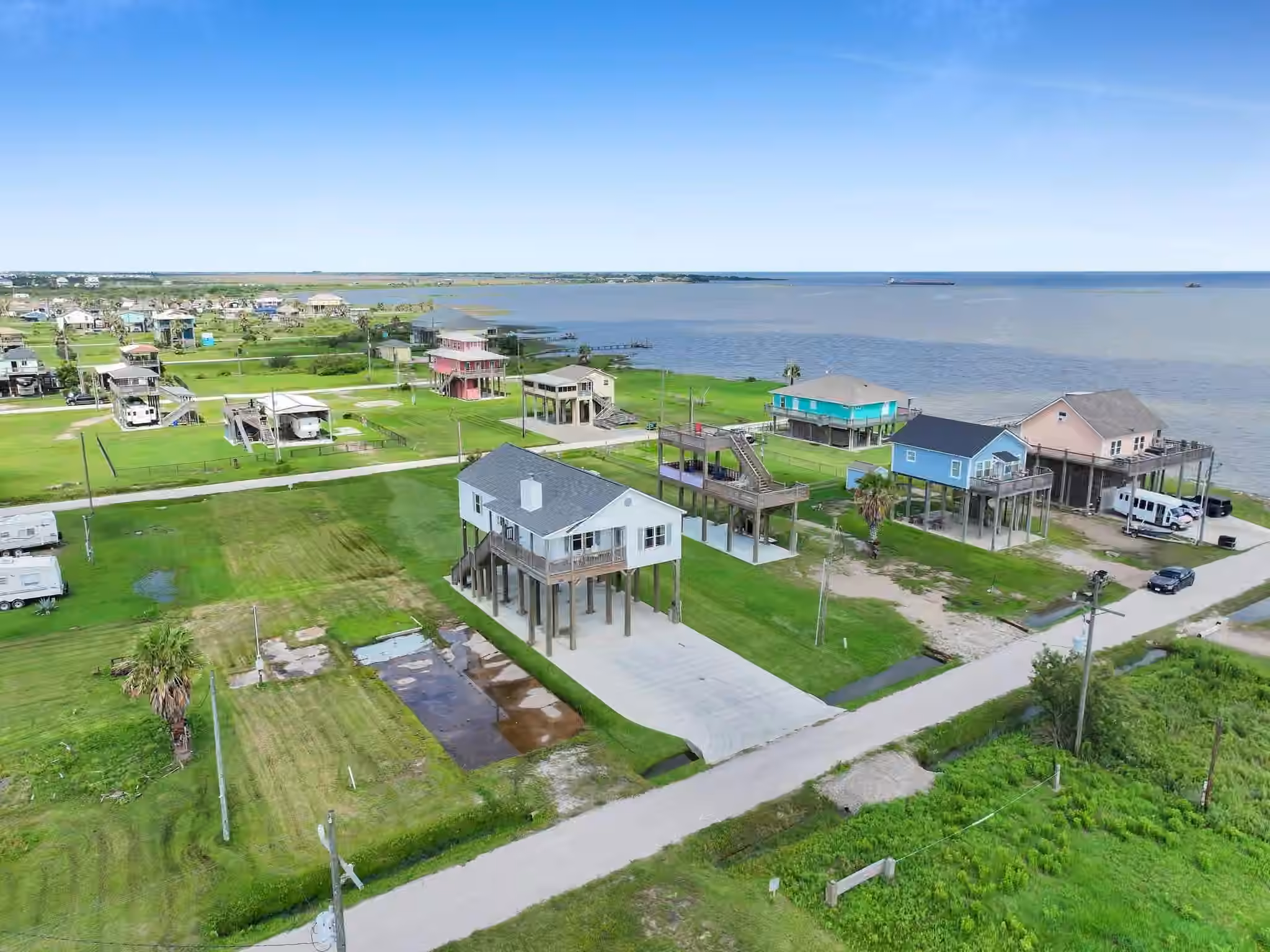 Photo 5 of 1023 N Bay Street, Gilchrist, TX