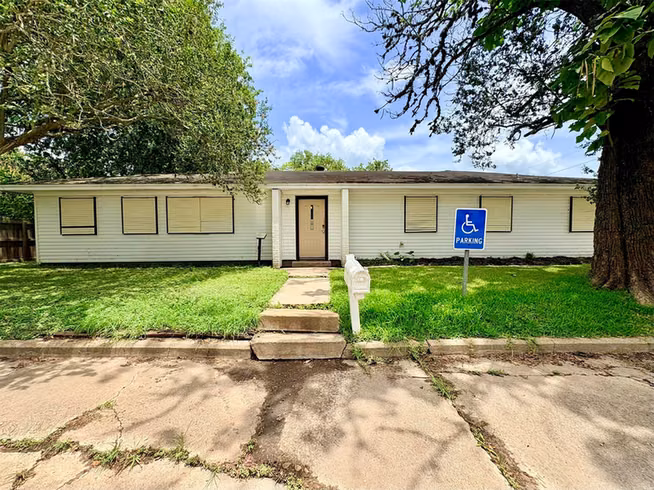 Photo of 217 S 17th Street, West Columbia, TX