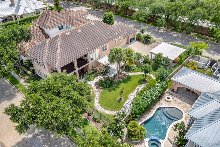 Photo 5 of 604 Harborside Way, Kemah, TX