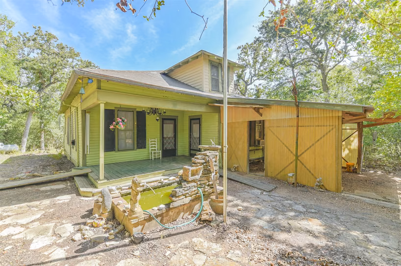 Photo 4 of 6606 Longpoint Road, Burton, TX