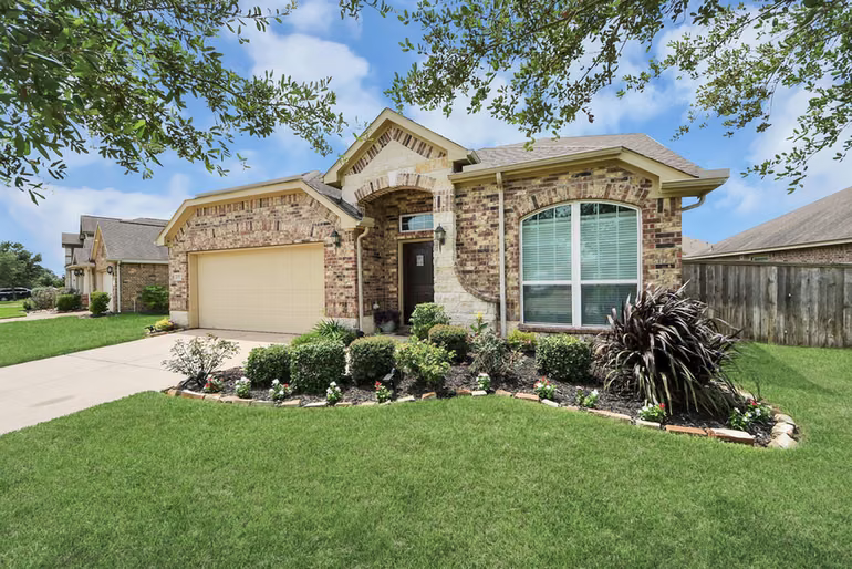 Photo 2 of 13715 Madera Bend Lane, Rosharon, TX