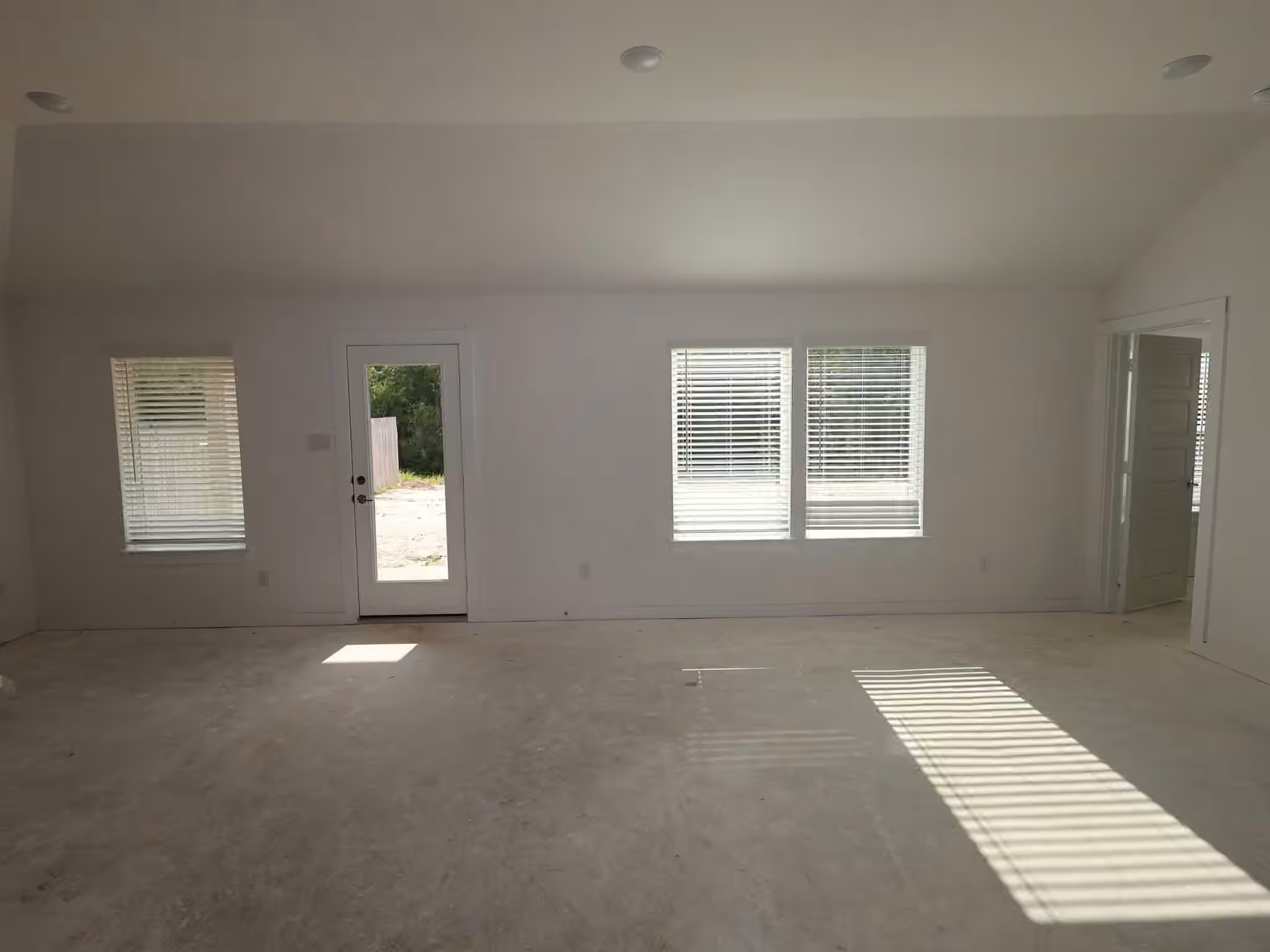 Photo 4 of 1122 Radiant Avenue, La Marque, TX