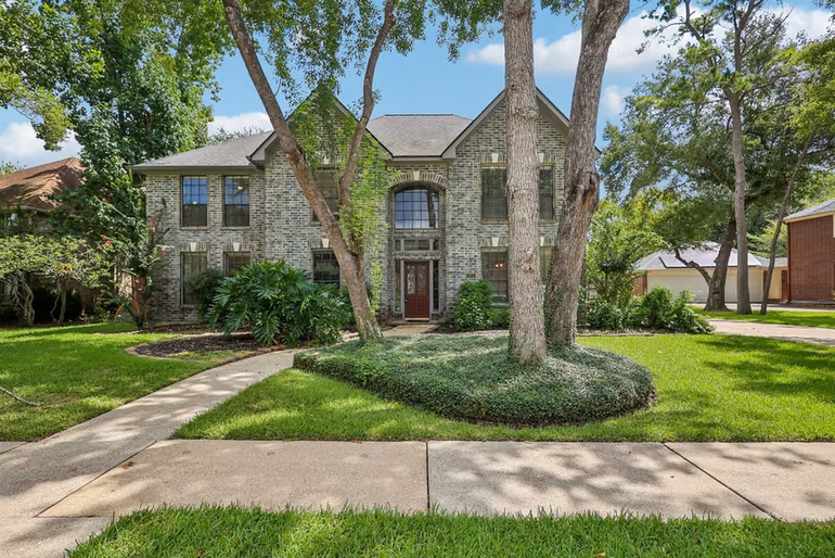 Photo of 907 Remington Court, Friendswood, TX 77546