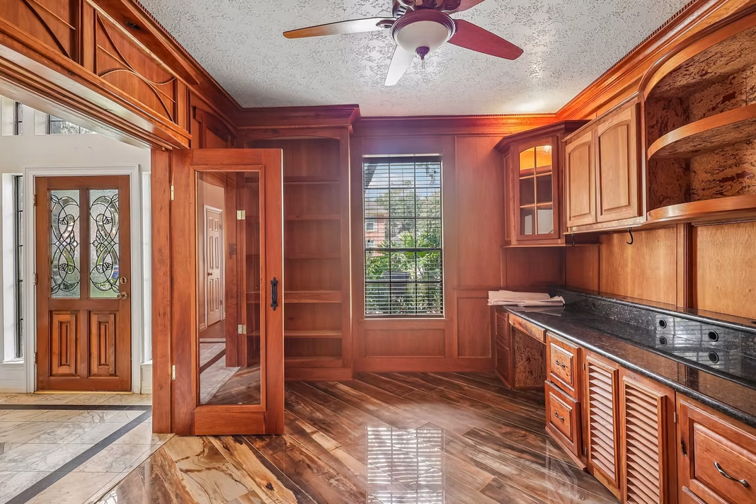 Photo 3 of 907 Remington Court, Friendswood, TX