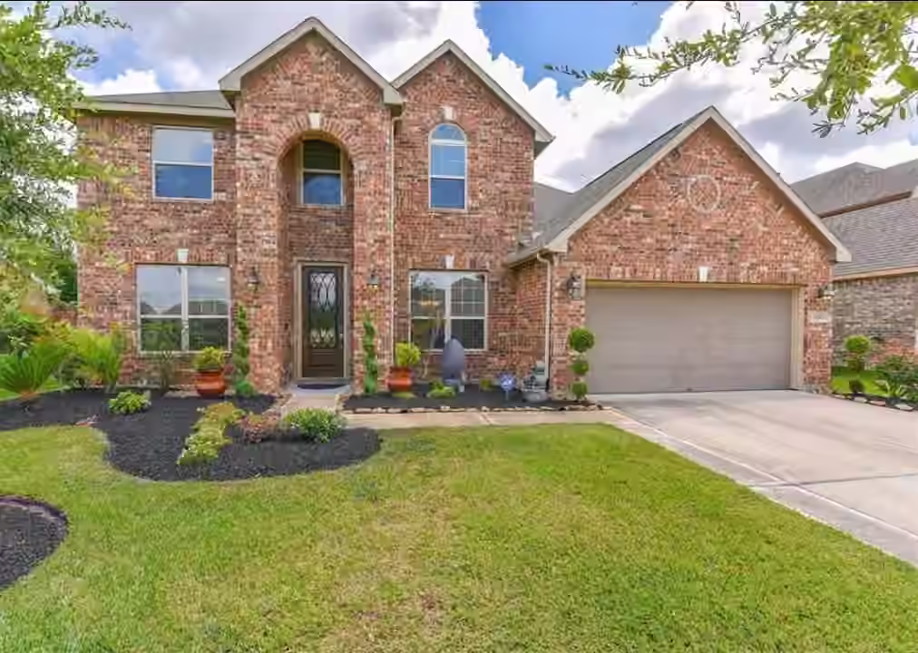 Photo 2 of 2809 Shawood Lane, Pearland, TX