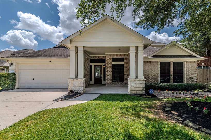 Photo 3 of 19806 Brookway Berch Court, Spring, TX