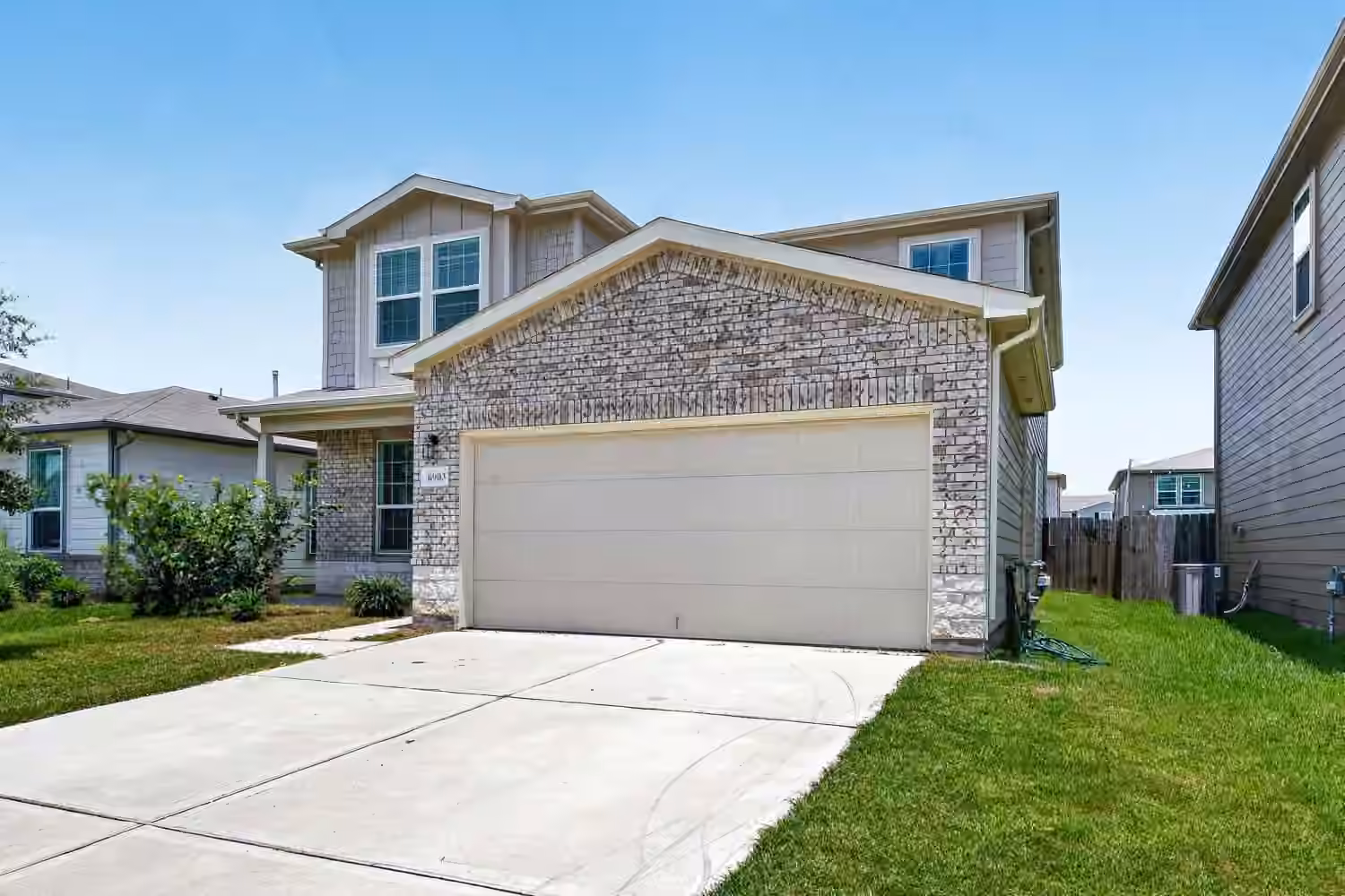 Photo 3 of 6903 Hobby Wind Ridge Drive, Houston, TX