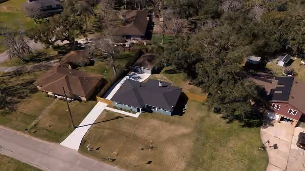Photo of 407 Tamarind Street, Lake Jackson, TX