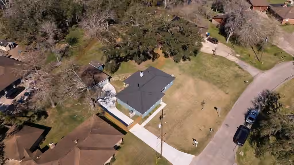 Photo 2 of 407 Tamarind Street, Lake Jackson, TX